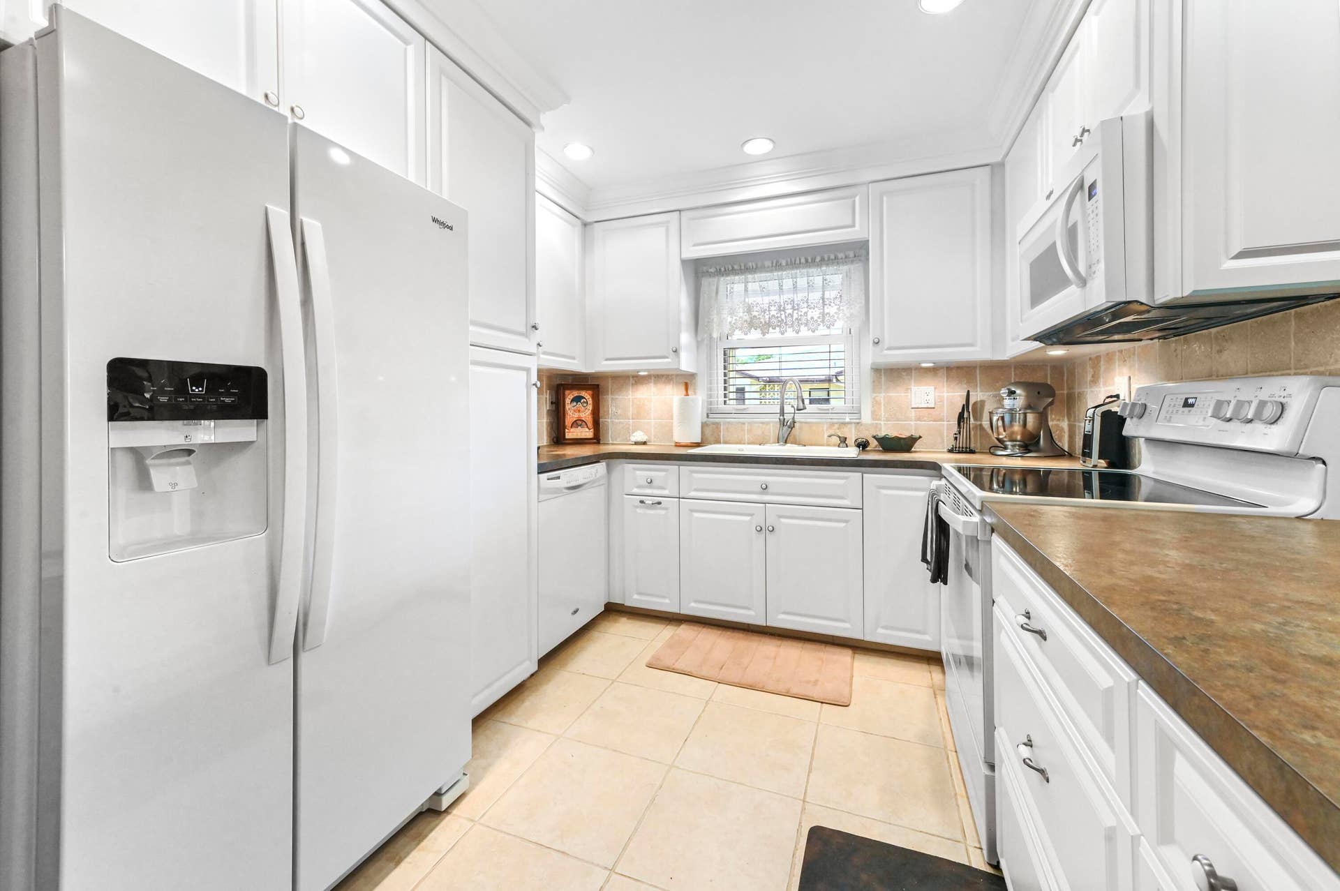10 Kitchen 01