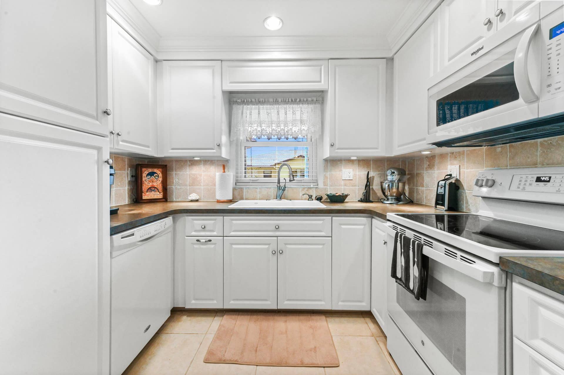 11 Kitchen 02