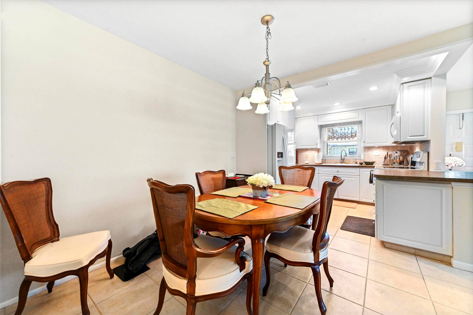 09 Dining room 01