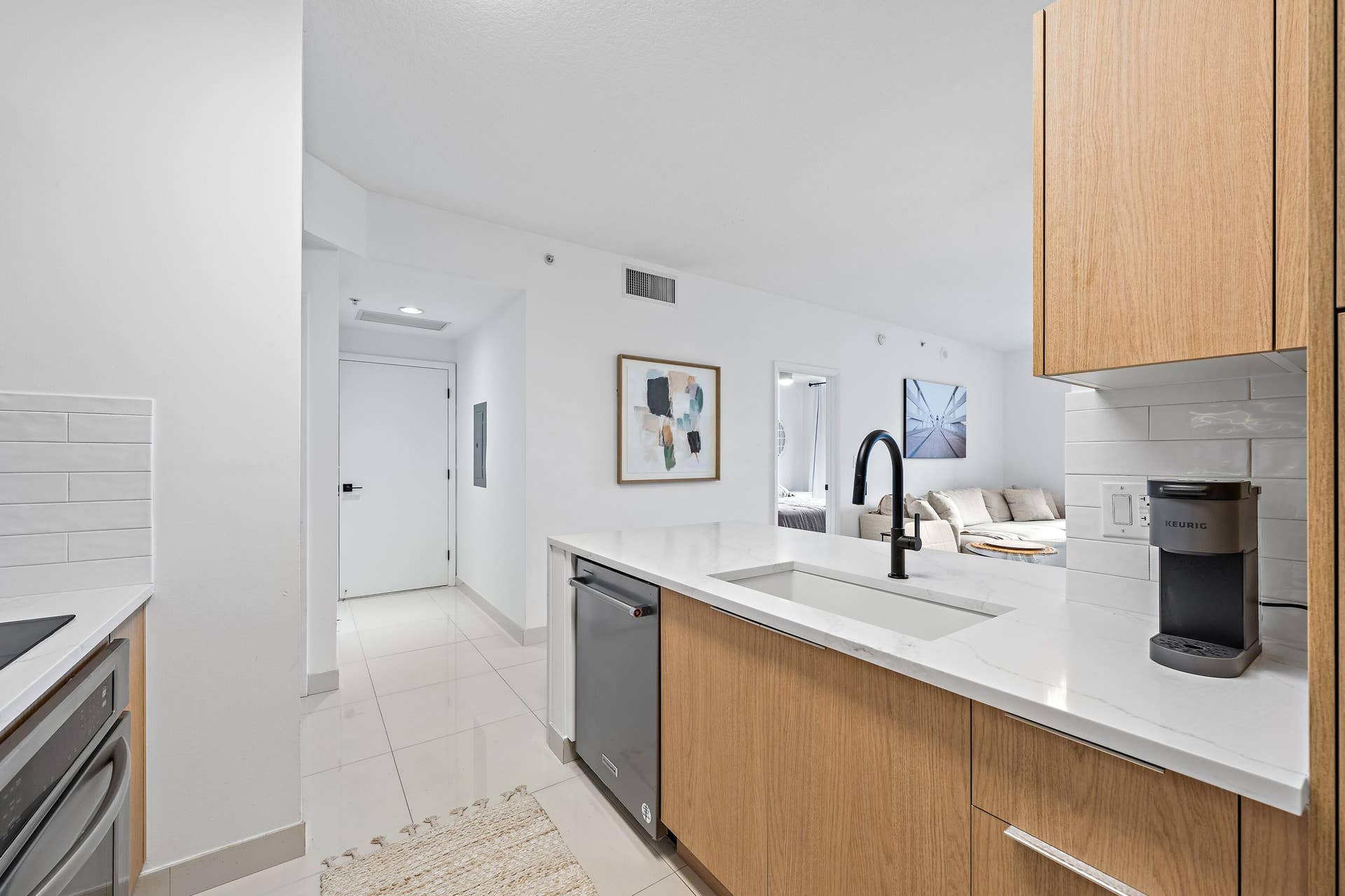 550 OKEECHOBEE Boulevard, #1614, West Palm Beach, FL 33401 Kitchen/Living Area