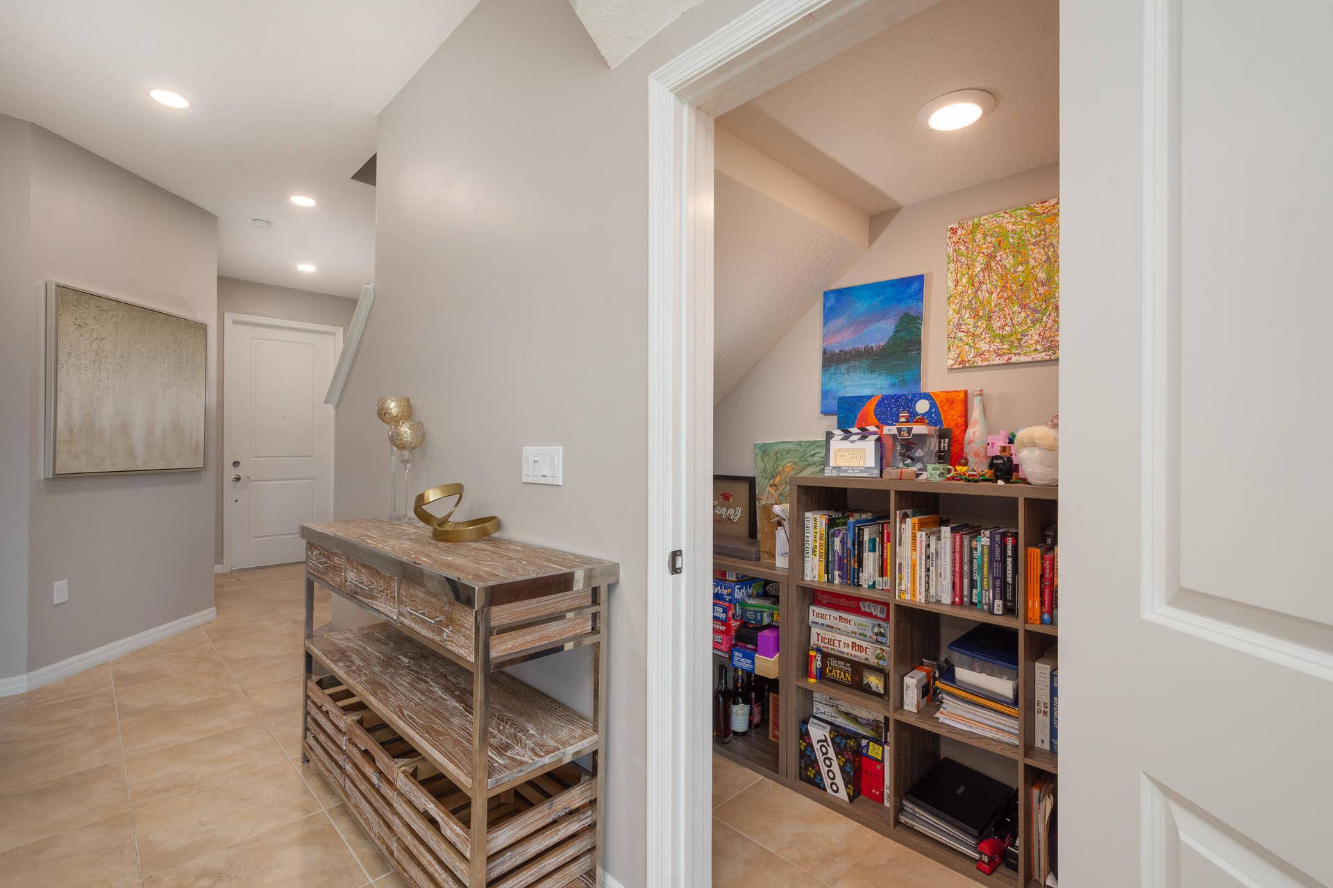 4486 Appleton Circle W, Oakland Park, FL 33309 Convenient under-stair storage