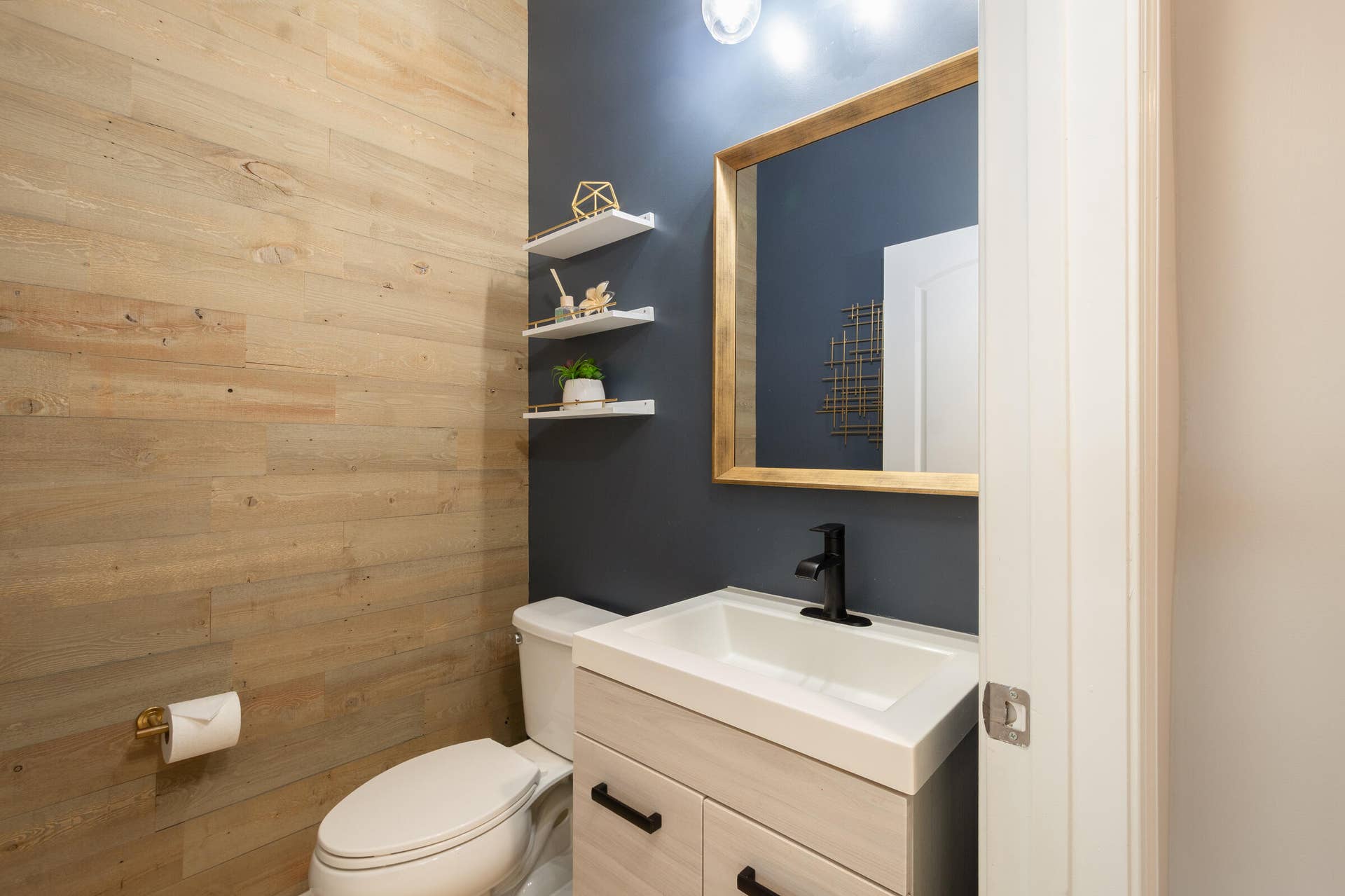 4486 Appleton Circle W, Oakland Park, FL 33309 Guest bathroom with designer finishes