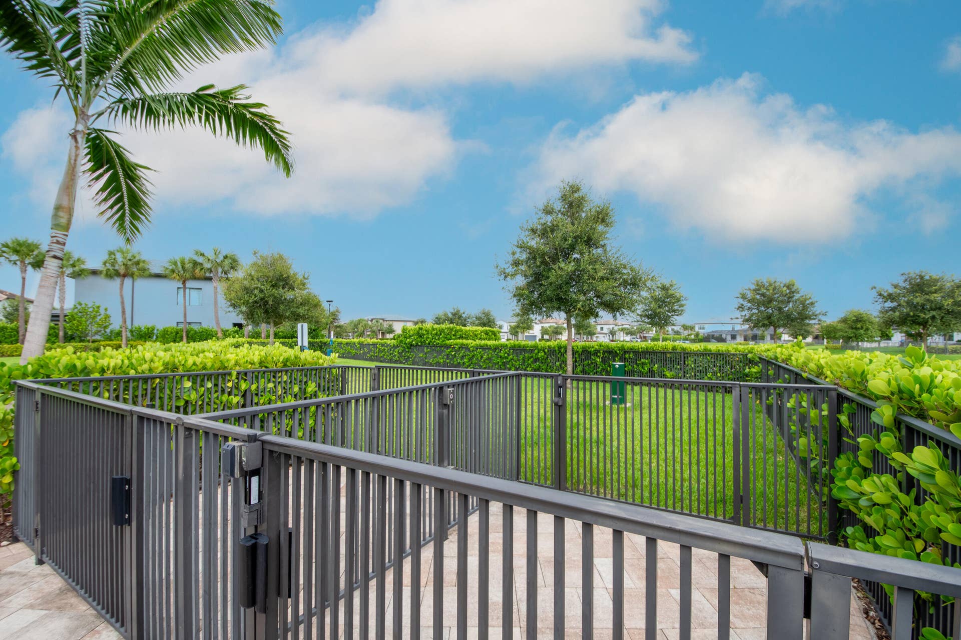 4486 Appleton Circle W, Oakland Park, FL 33309 Pet friendly community with dog park