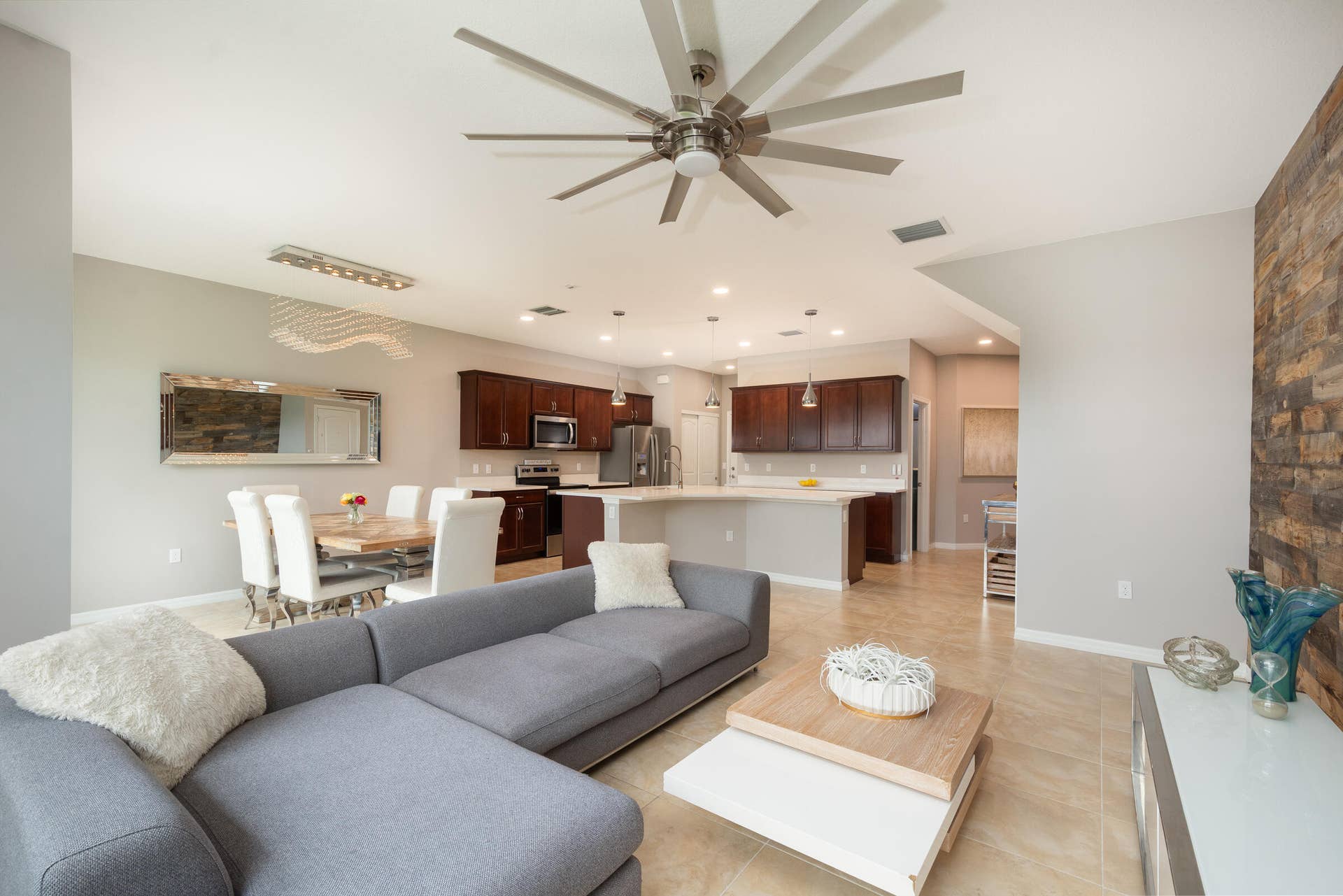 4486 Appleton Circle W, Oakland Park, FL 33309 Open living plan, great for entertaining