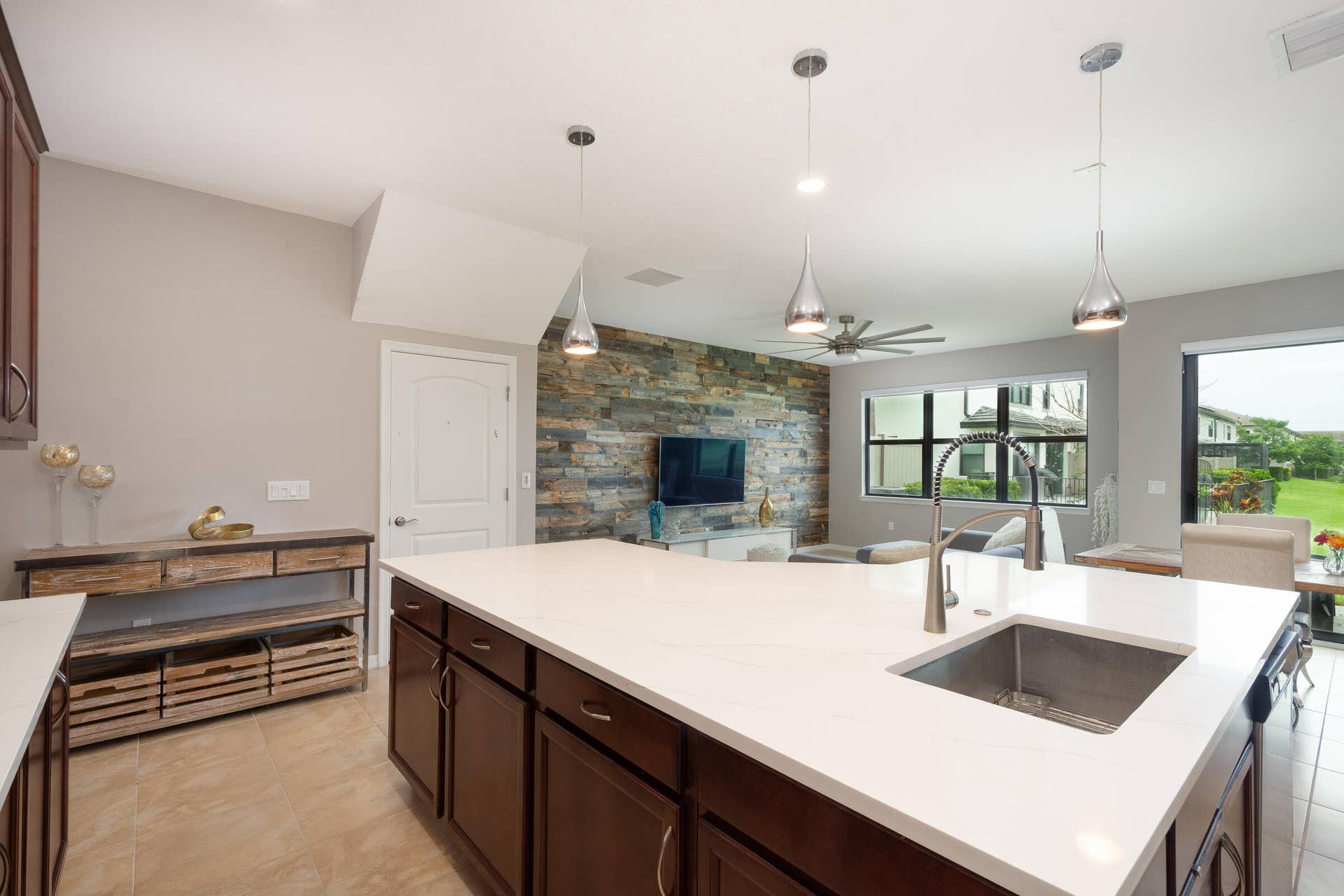 4486 Appleton Circle W, Oakland Park, FL 33309 Lots of counter space in this bright beautiful kitchen