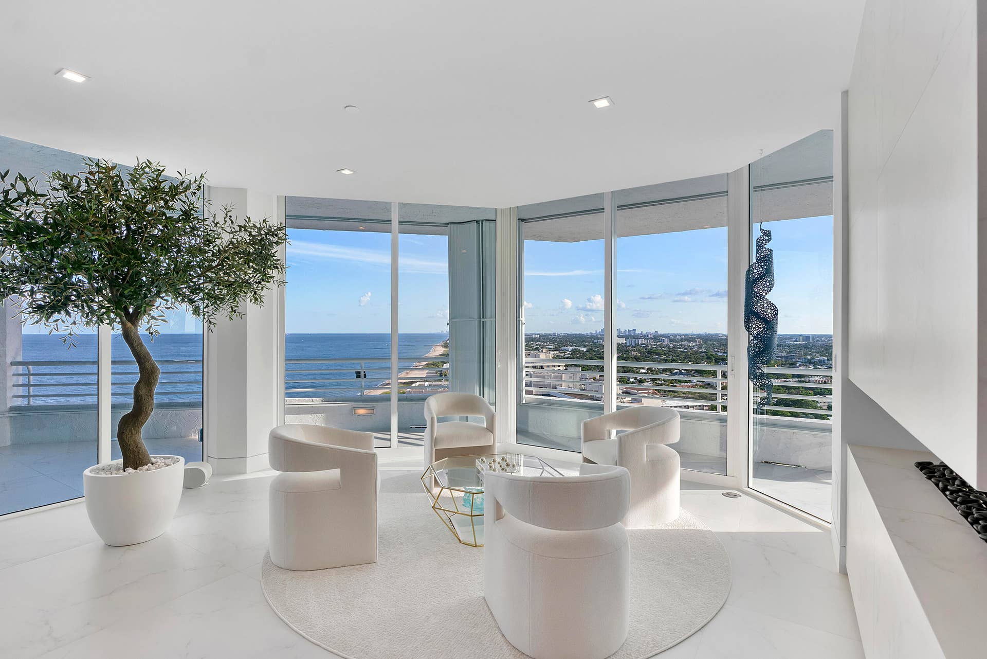 1700 S OCEAN Boulevard, #PH B-D, Lauderdale By The Sea, FL 33062 Positioned on the coveted southeast corner, this spectacular sitting room is wrapped in walls of glass, offering breathtaking panoramic views that stretch for miles along Fort Lauderdale's pristine sandy beaches and the endless Atlantic Ocean. From sunrise over the water to the sparkling city skyline after sunset, every moment is framed by one of South Florida's most extraordinary vistas.