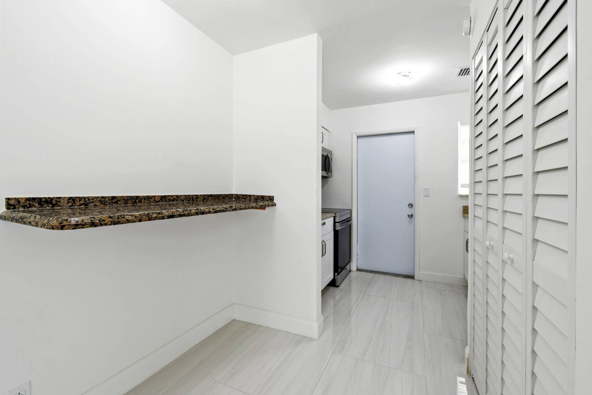 968W9thSt,UnitB2(8)
