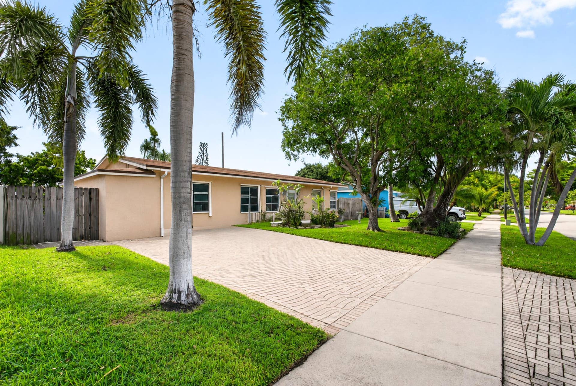 2750 NE 9TH Terrace, Pompano Beach, FL 33064 2