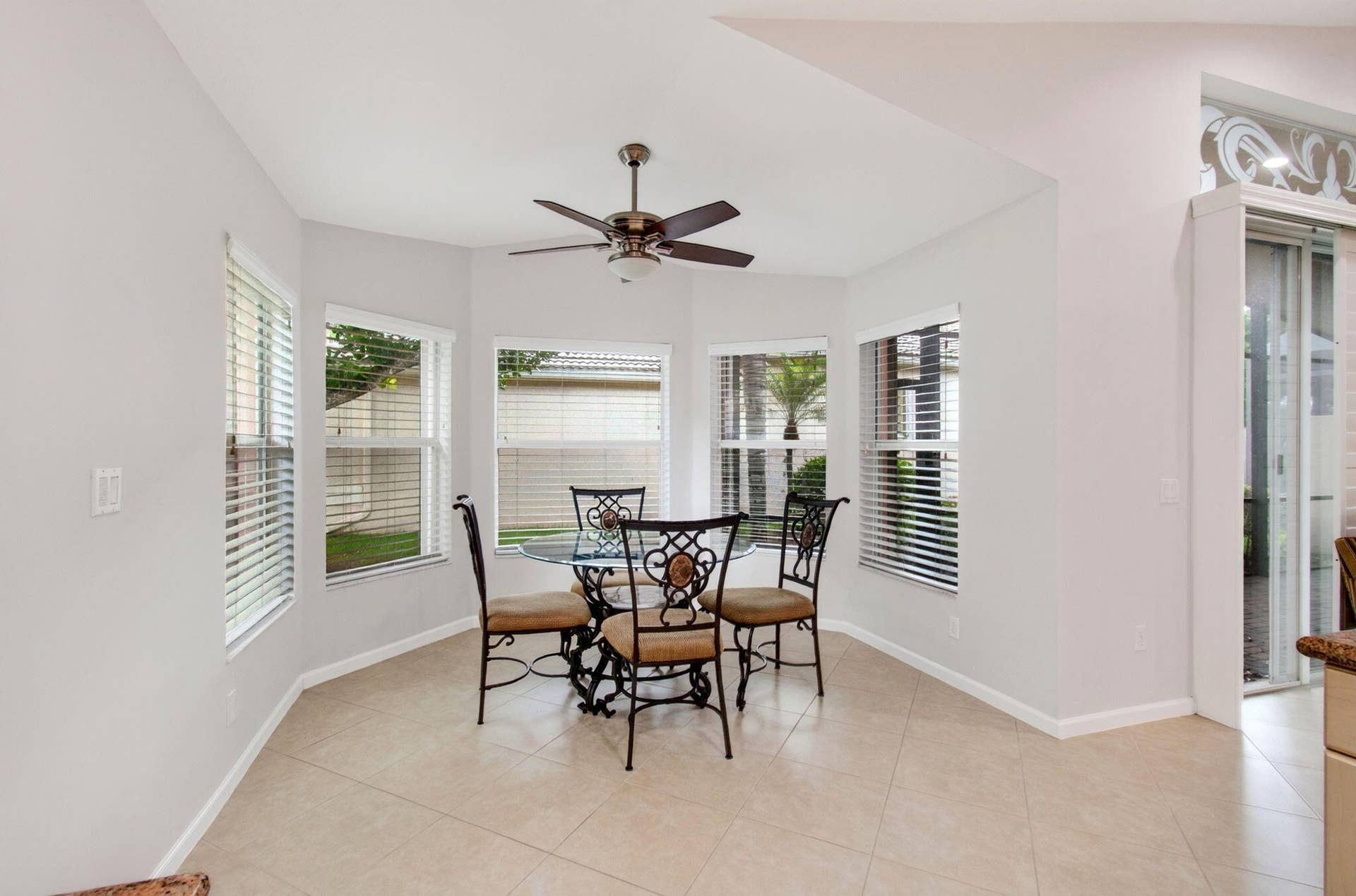 Cozy and Inviting Breakfast Nook!