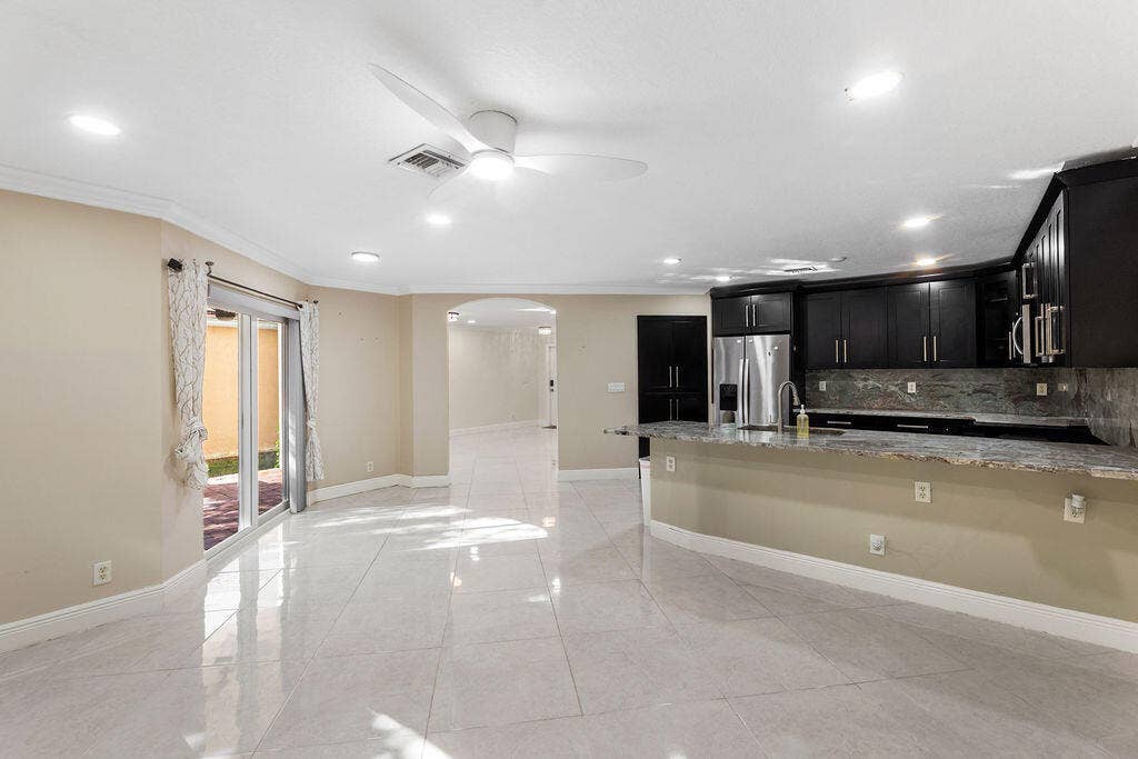 6384 Adriatic Way, West Palm Beach, FL 33413 Image12
