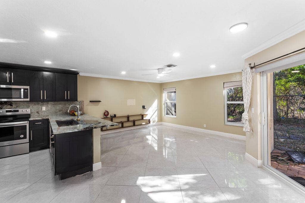 6384 Adriatic Way, West Palm Beach, FL 33413 Image11