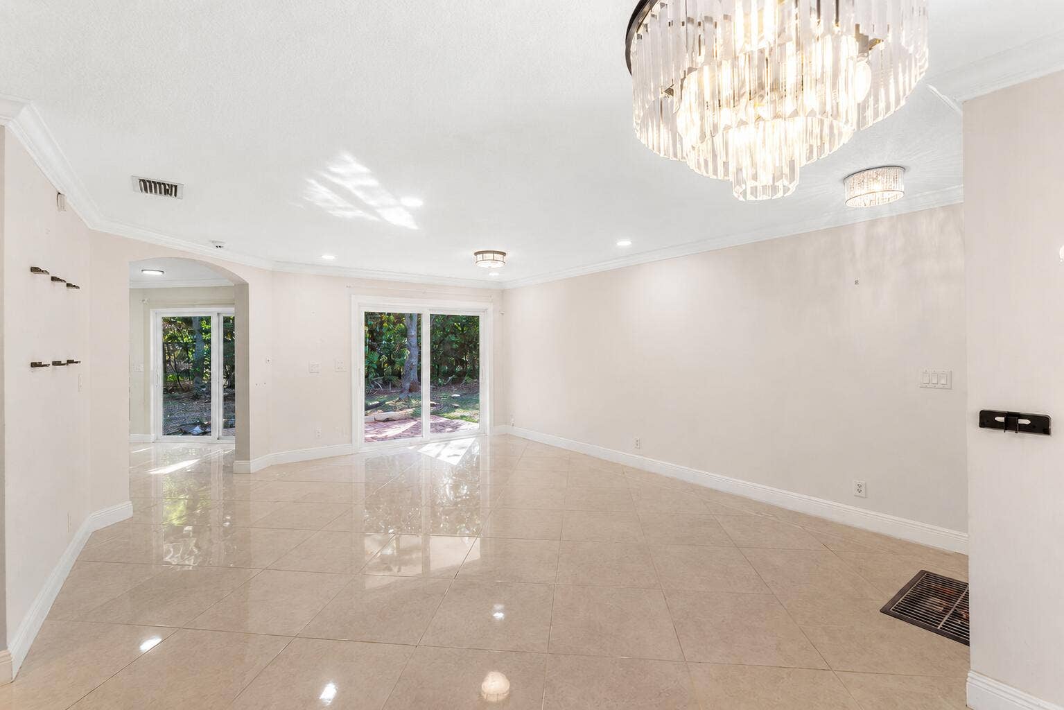 6384 Adriatic Way, West Palm Beach, FL 33413 e4d31636-278f-4975-a28b-6b559dae323c