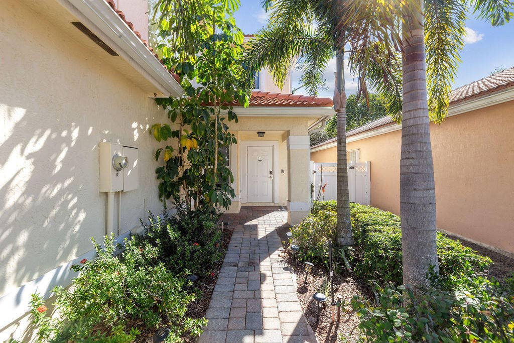 6384 Adriatic Way, West Palm Beach, FL 33413 Image2