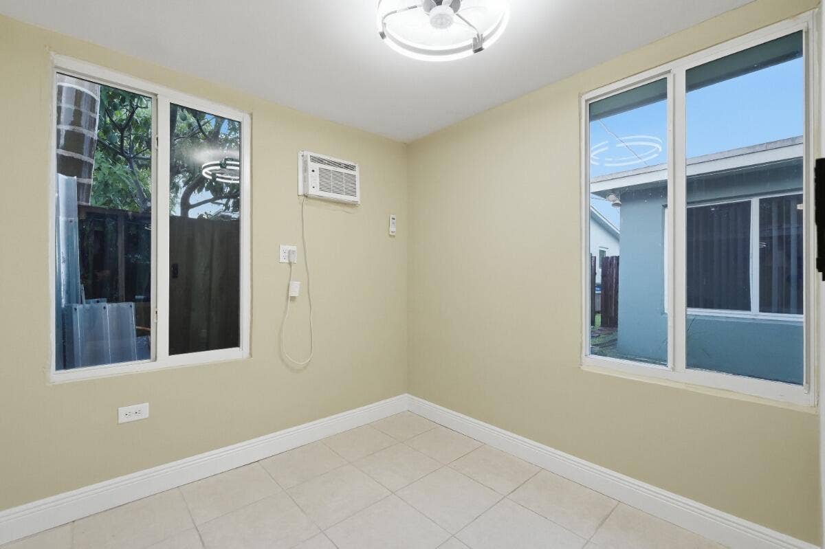 309 SW 7TH Court, Hallandale Beach, FL 33009 043_DSC07302_MLS