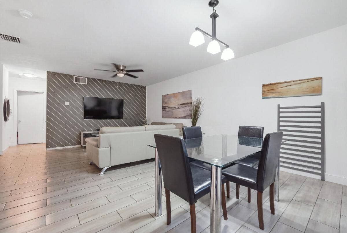 309 SW 7TH Court, Hallandale Beach, FL 33009 024_DSC07221_reedit_830dff82_MLS