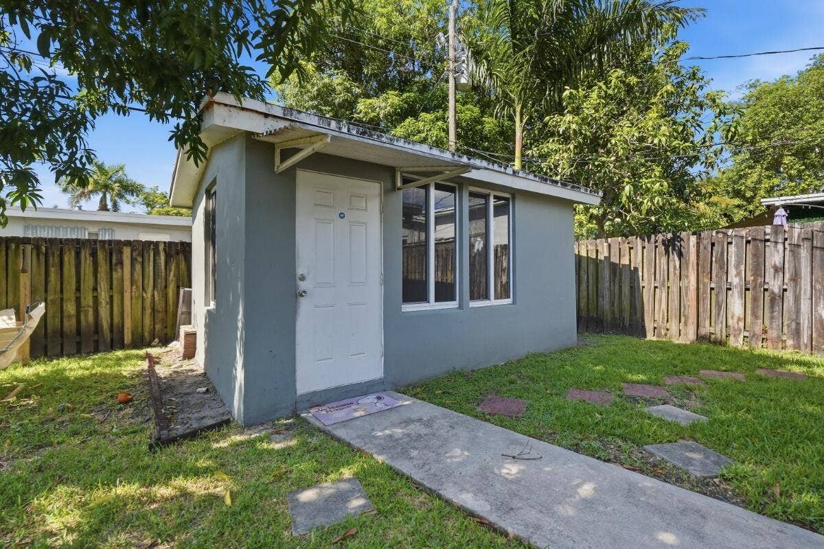 309 SW 7TH Court, Hallandale Beach, FL 33009 006_DSC07389_MLS