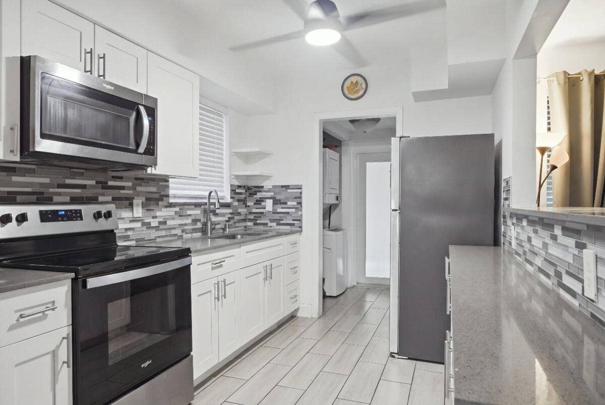 309 SW 7TH Court, Hallandale Beach, FL 33009 019_DSC07203_reedit_6816f5d1_MLS