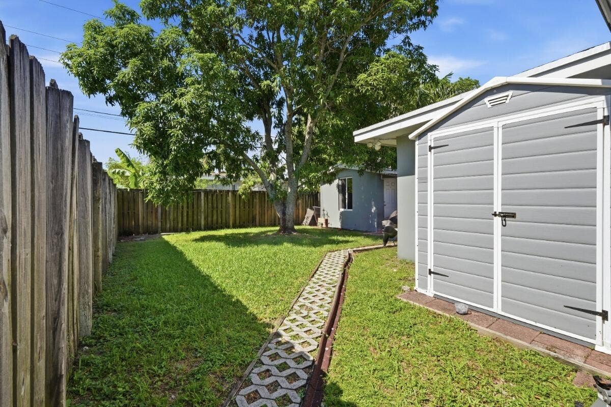 309 SW 7TH Court, Hallandale Beach, FL 33009 001_DSC07359_autoremove_52994788_MLS - C