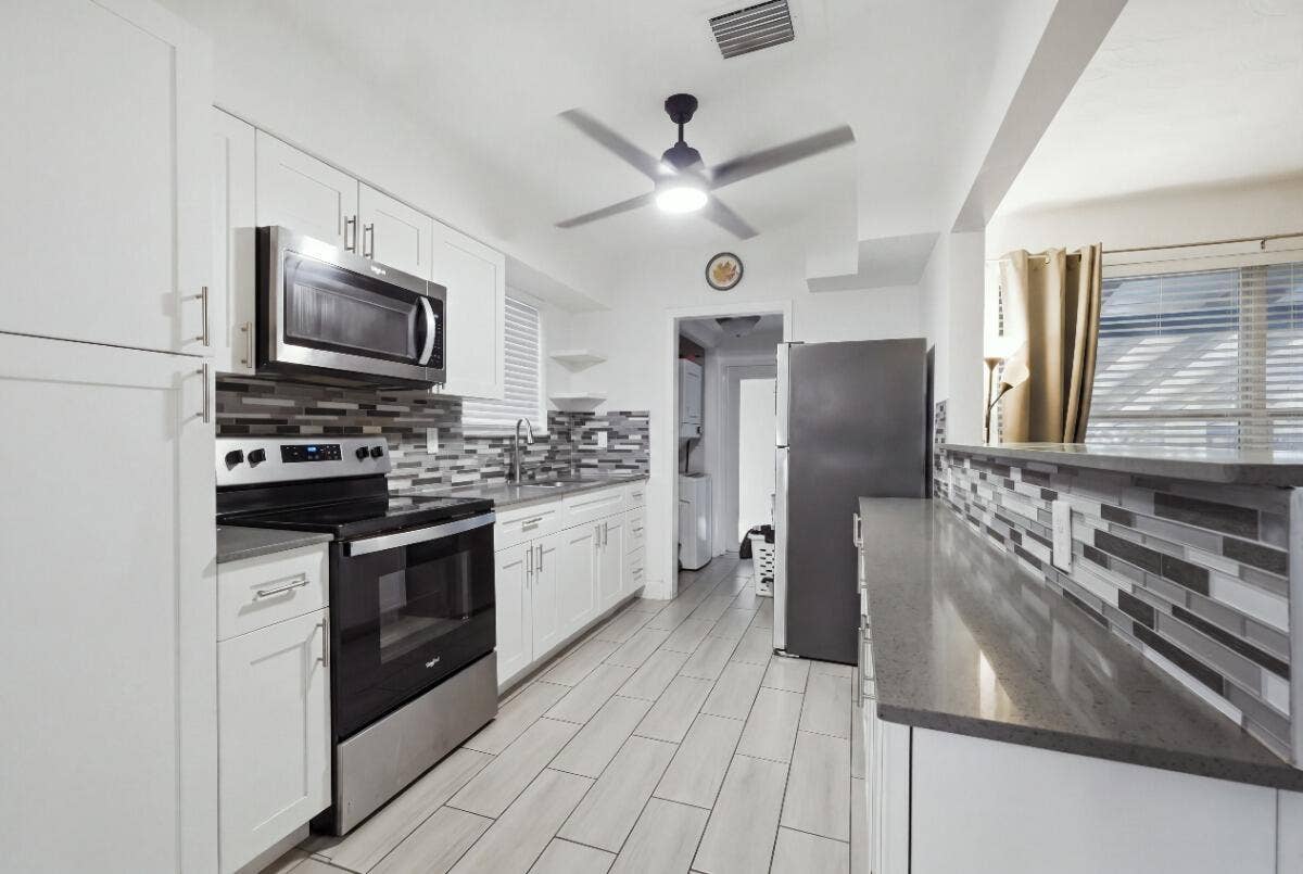 309 SW 7TH Court, Hallandale Beach, FL 33009 030_DSC07200_reedit_8d466116_MLS