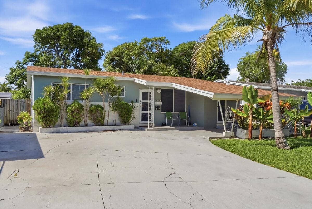 309 SW 7TH Court, Hallandale Beach, FL 33009 007_DSC07335_reedit_726efaef_MLS