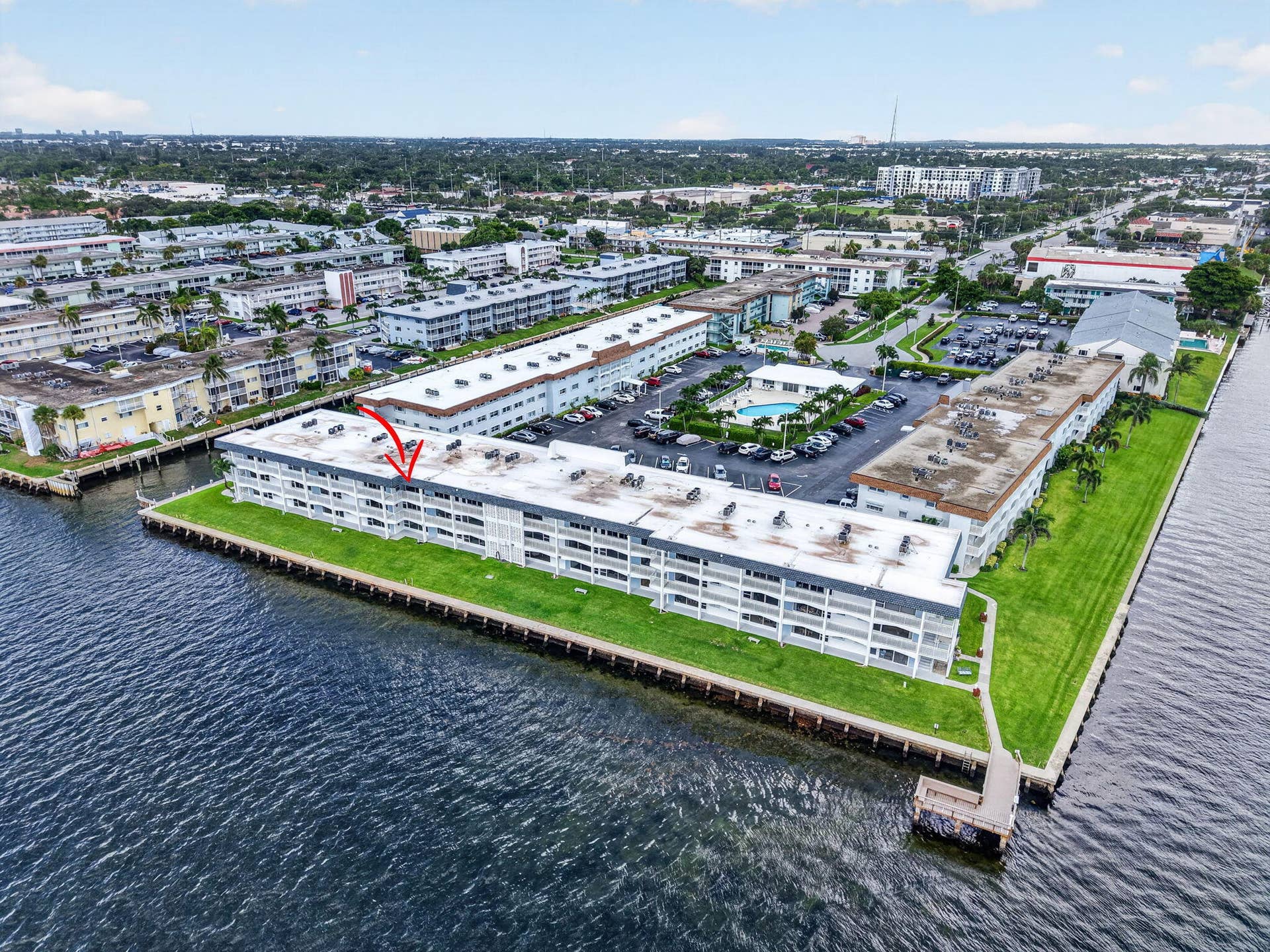 100 SHORE Court, #311, North Palm Beach, FL 33408 33-web-or-mls-DJI_20260808100900_0401_D