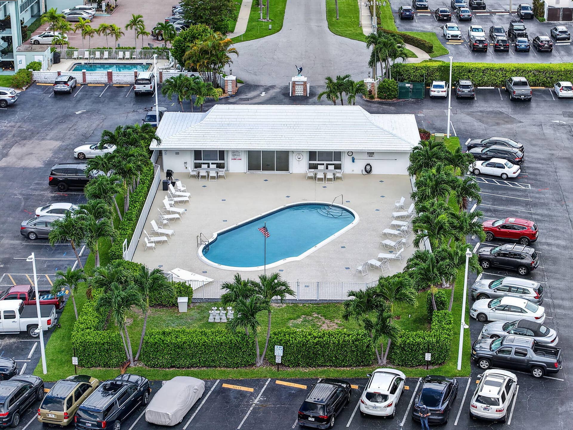 100 SHORE Court, #311, North Palm Beach, FL 33408 39-web-or-mls-DJI_20260808101051_0431_D