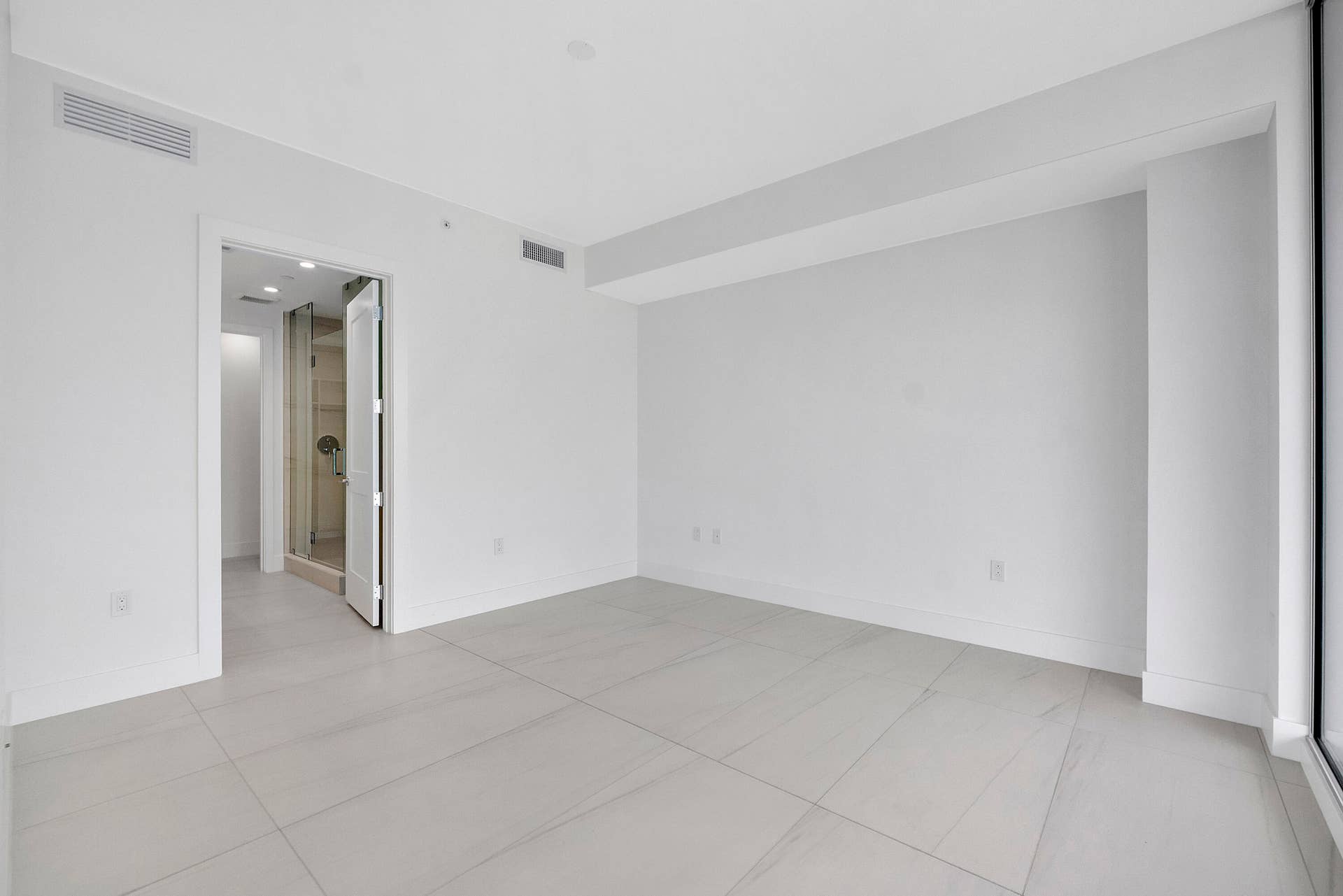151 N Seabreeze Blvd u1003_021