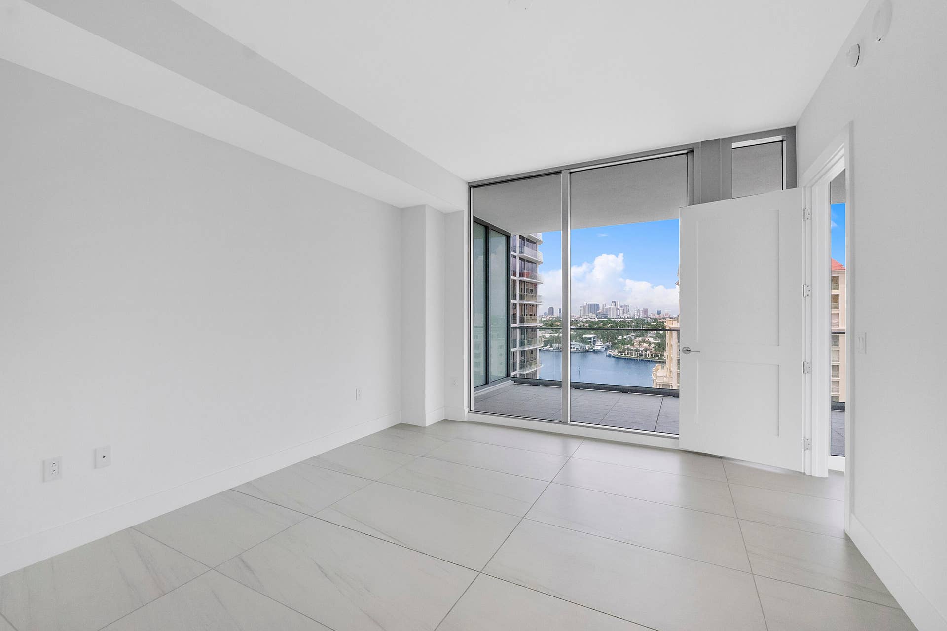 151 N Seabreeze Blvd u1003_022