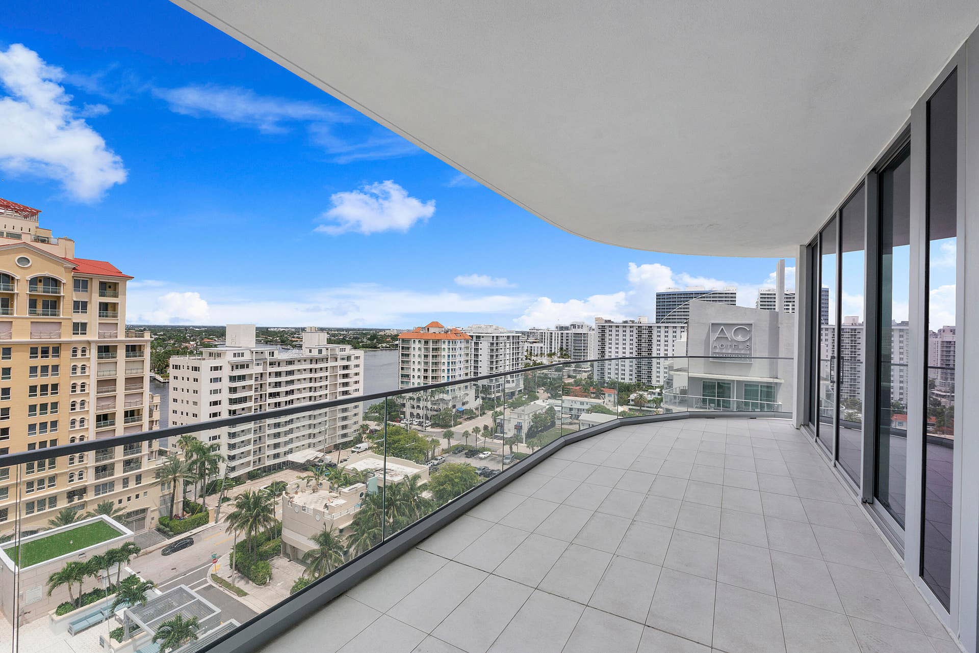 151 N Seabreeze Blvd u1003_038