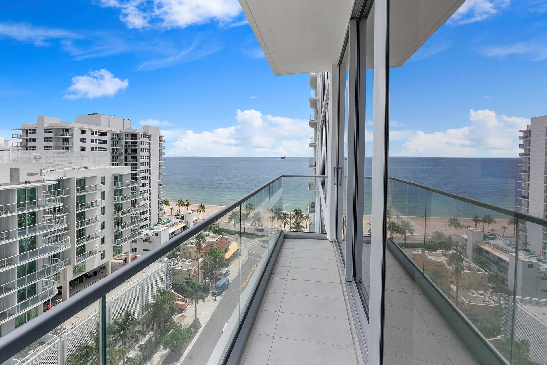 151 N Seabreeze Blvd u1003_035