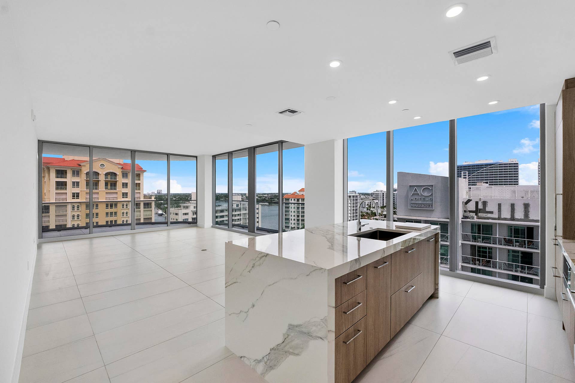 151 N Seabreeze Blvd u1003_001