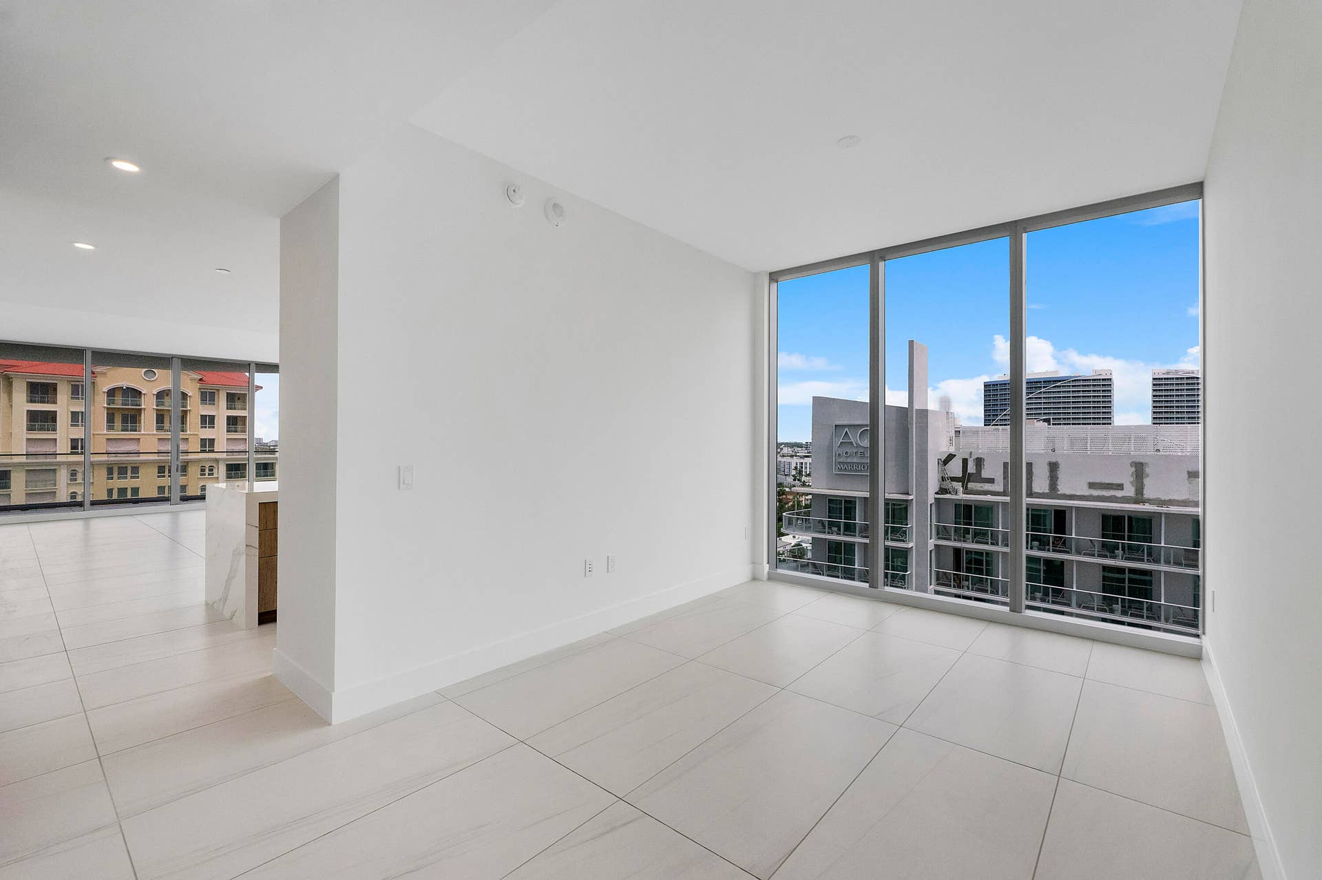 151 N Seabreeze Blvd u1003_013