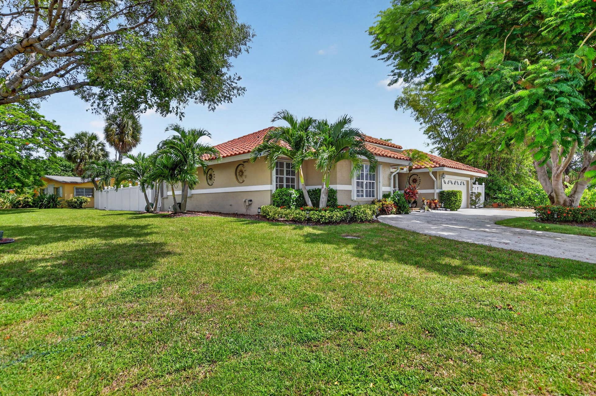 703 AVOCET Road, Delray Beach, FL 33444 Corner unit