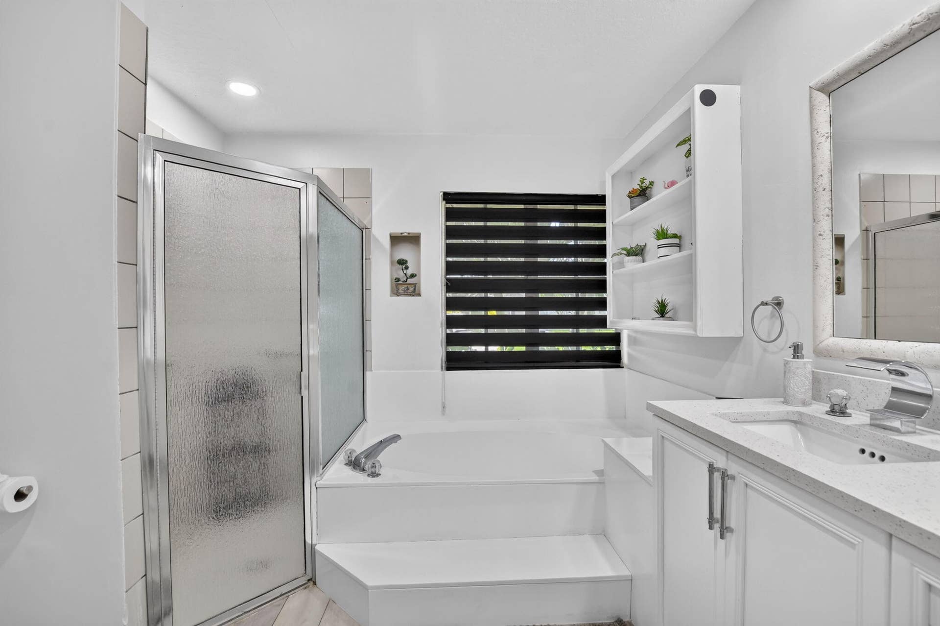 703 AVOCET Road, Delray Beach, FL 33444 Roman Tub