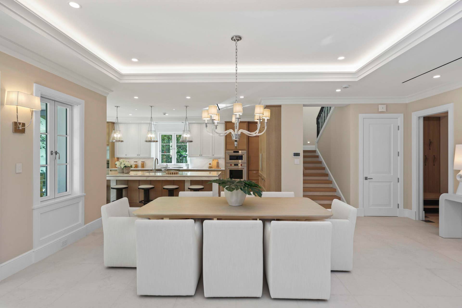26 - Kitchen:Dining