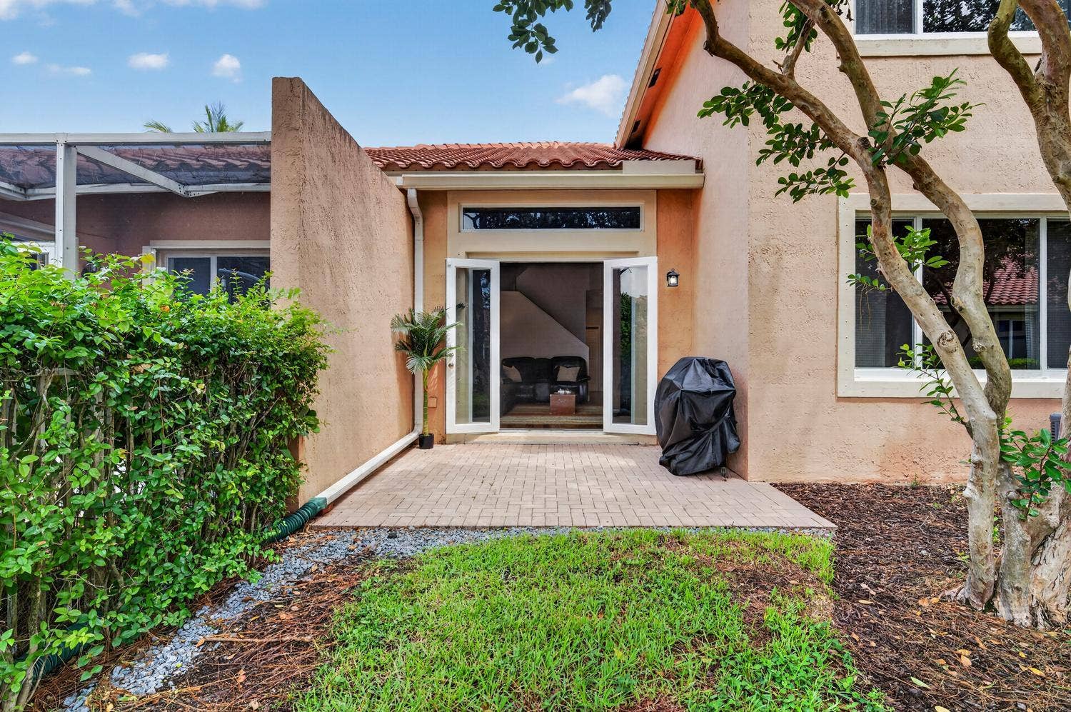 037-028-Patio-1500x998