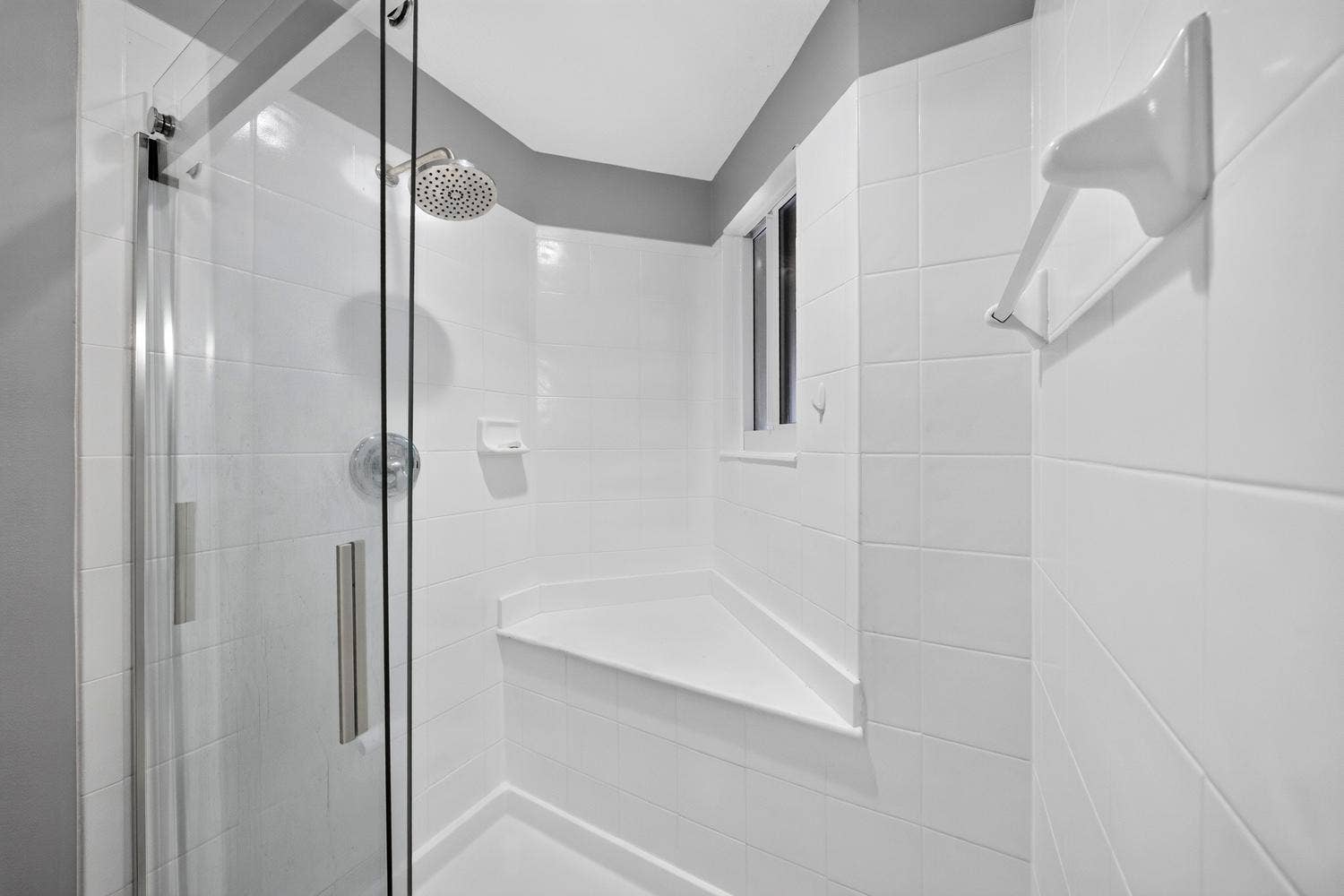 030-032-Primary Bath-1500x1000