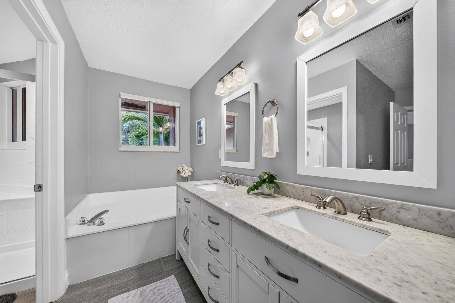 028-004-Primary Bath-1500x999