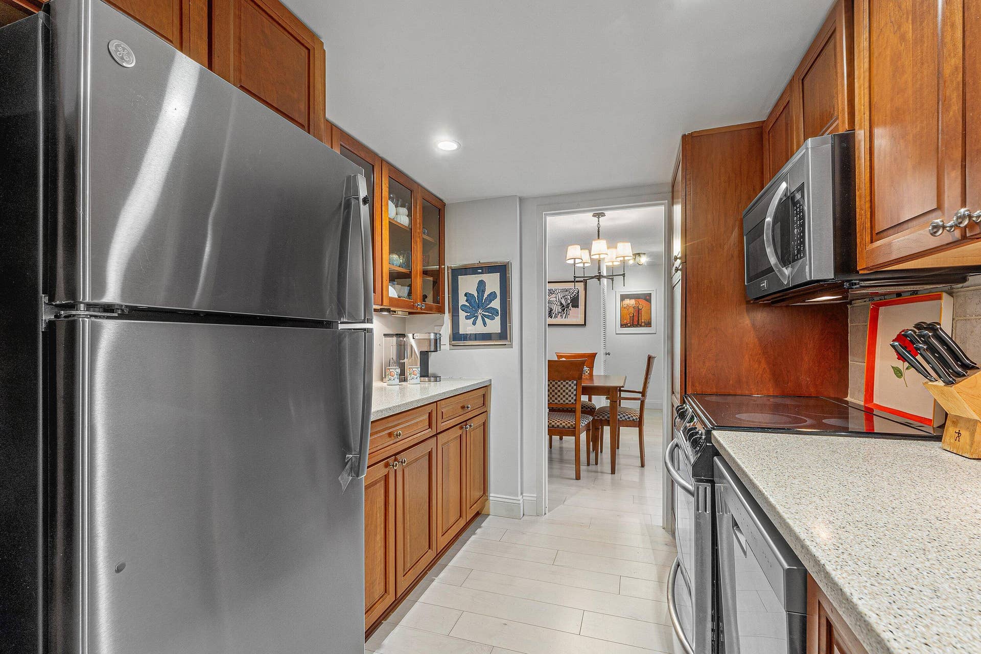 007 Kitchen