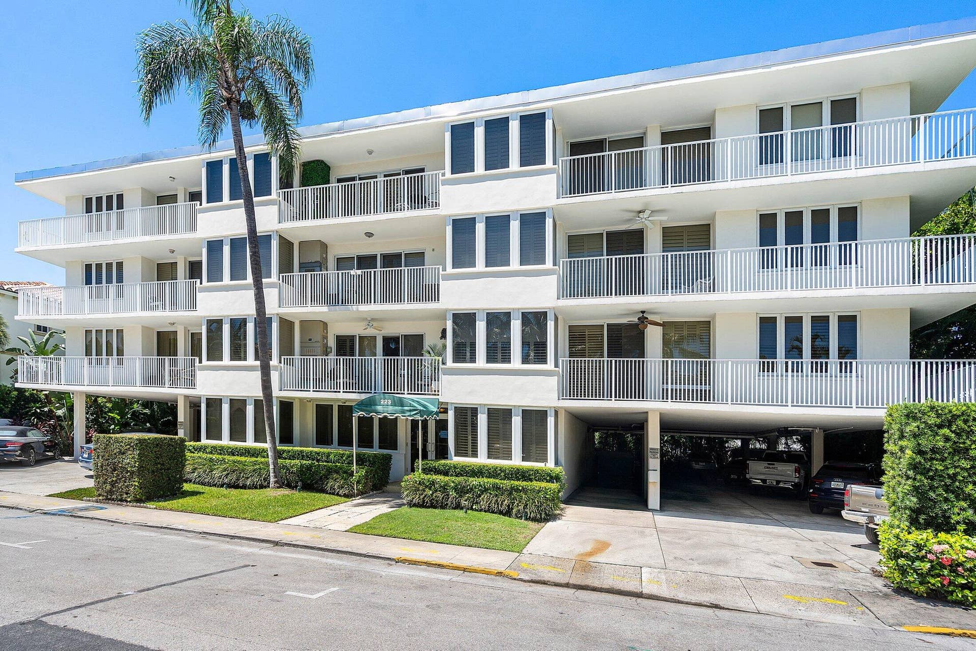 002 223 Atlantic Ave