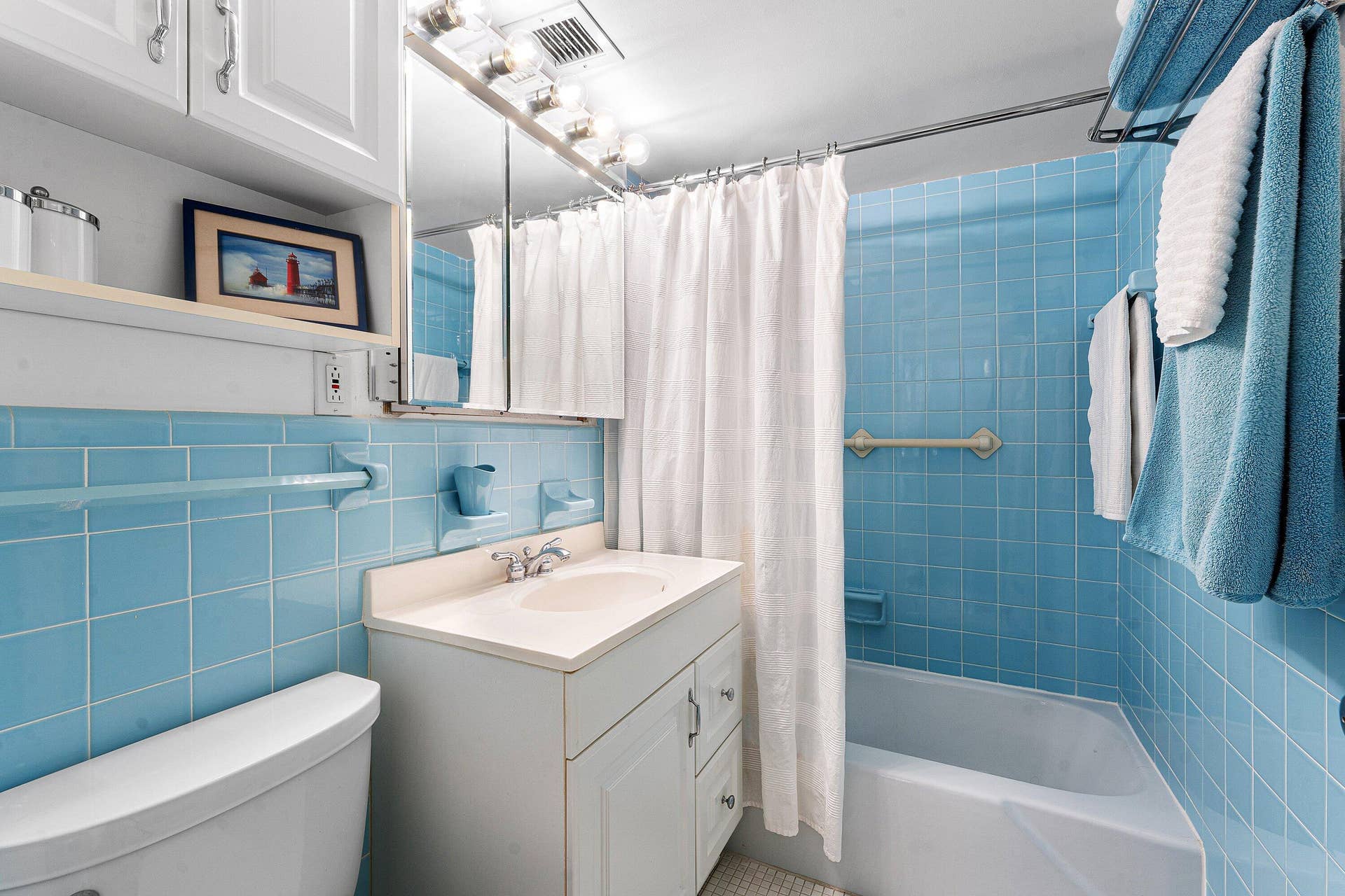 016 Primary bathroom