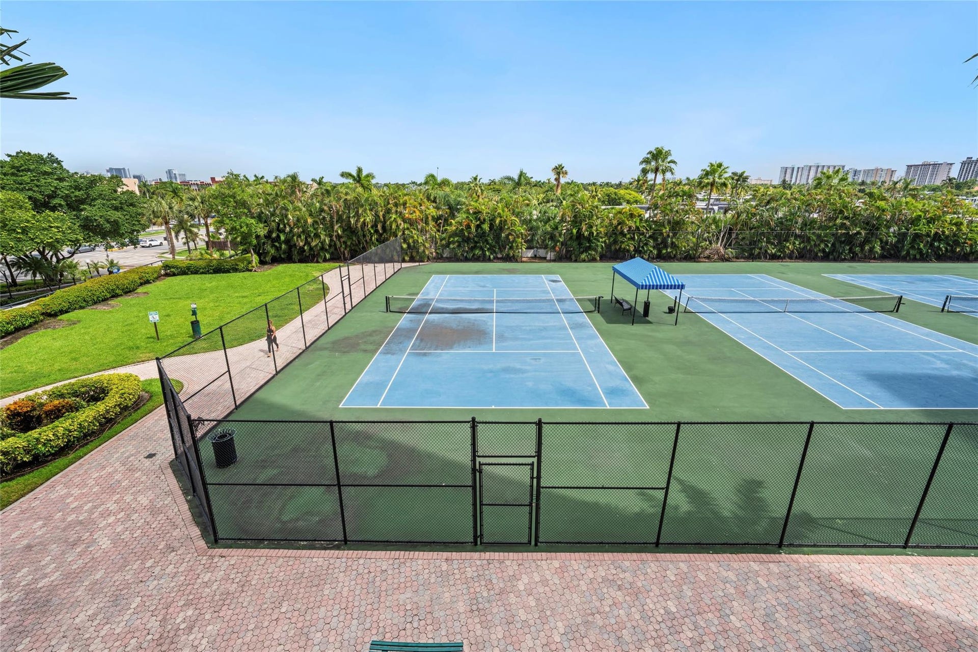 600 THREE ISLANDS Boulevard, #301, Hallandale Beach, FL 33009 Photo 20