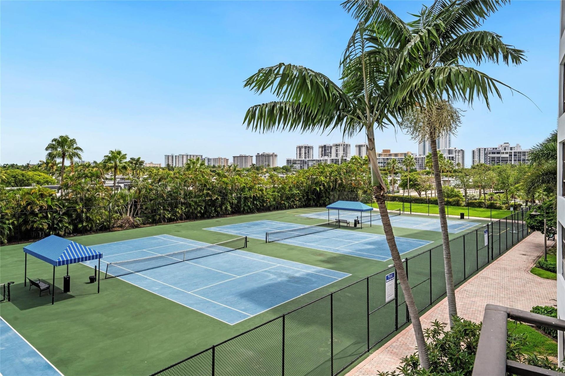 600 THREE ISLANDS Boulevard, #301, Hallandale Beach, FL 33009 Photo 21