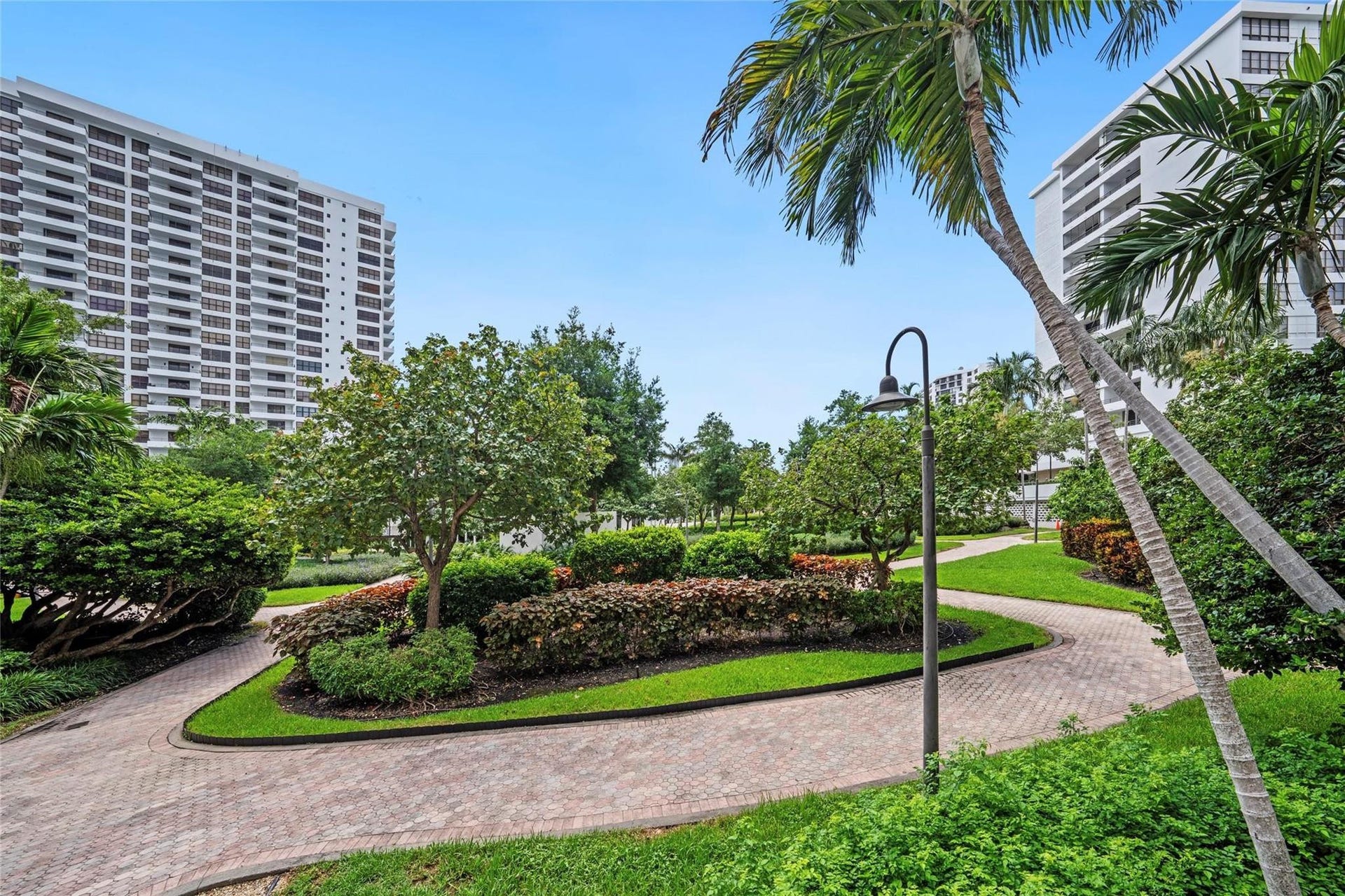 600 THREE ISLANDS Boulevard, #301, Hallandale Beach, FL 33009 Photo 22