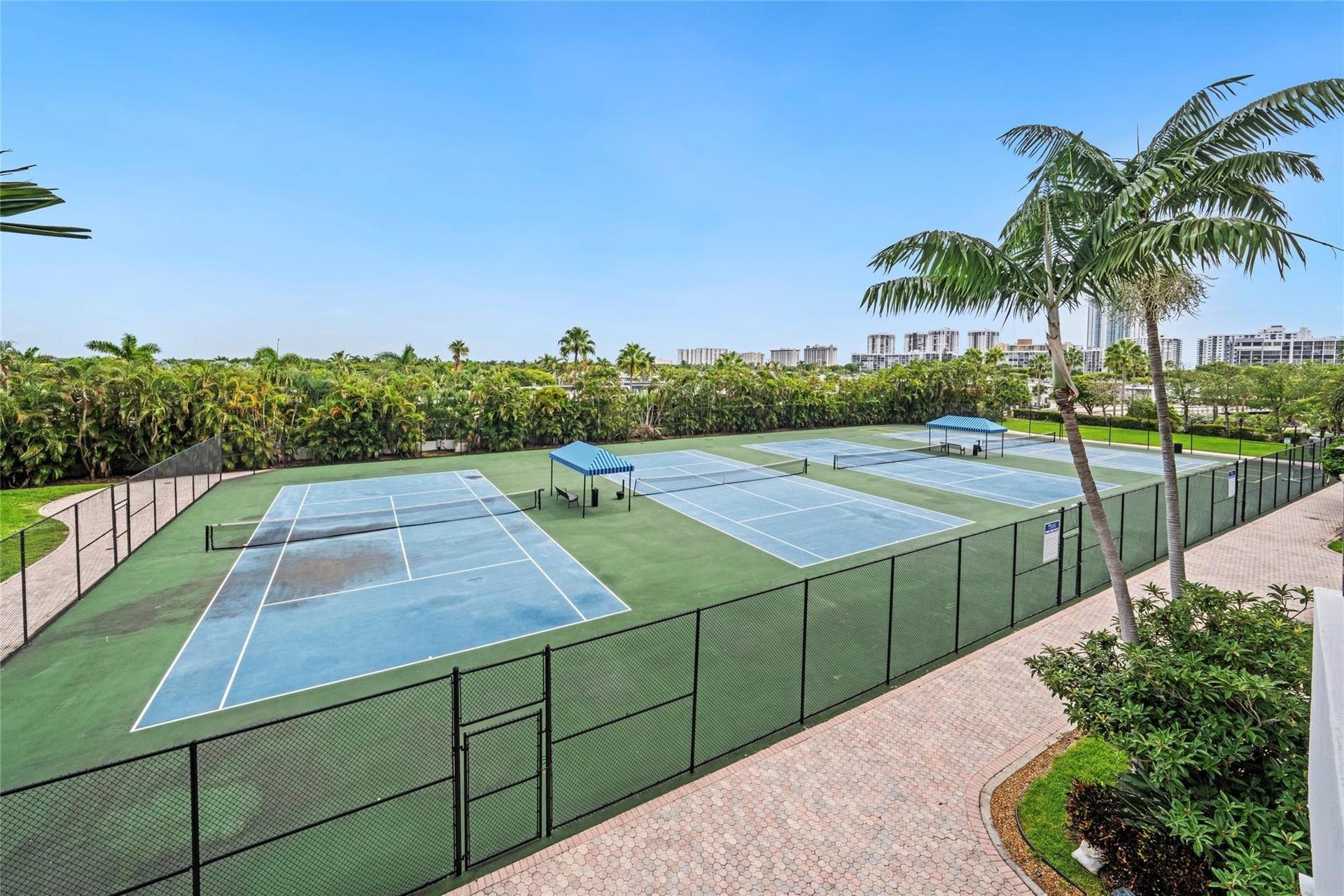 600 THREE ISLANDS Boulevard, #301, Hallandale Beach, FL 33009 Photo 19
