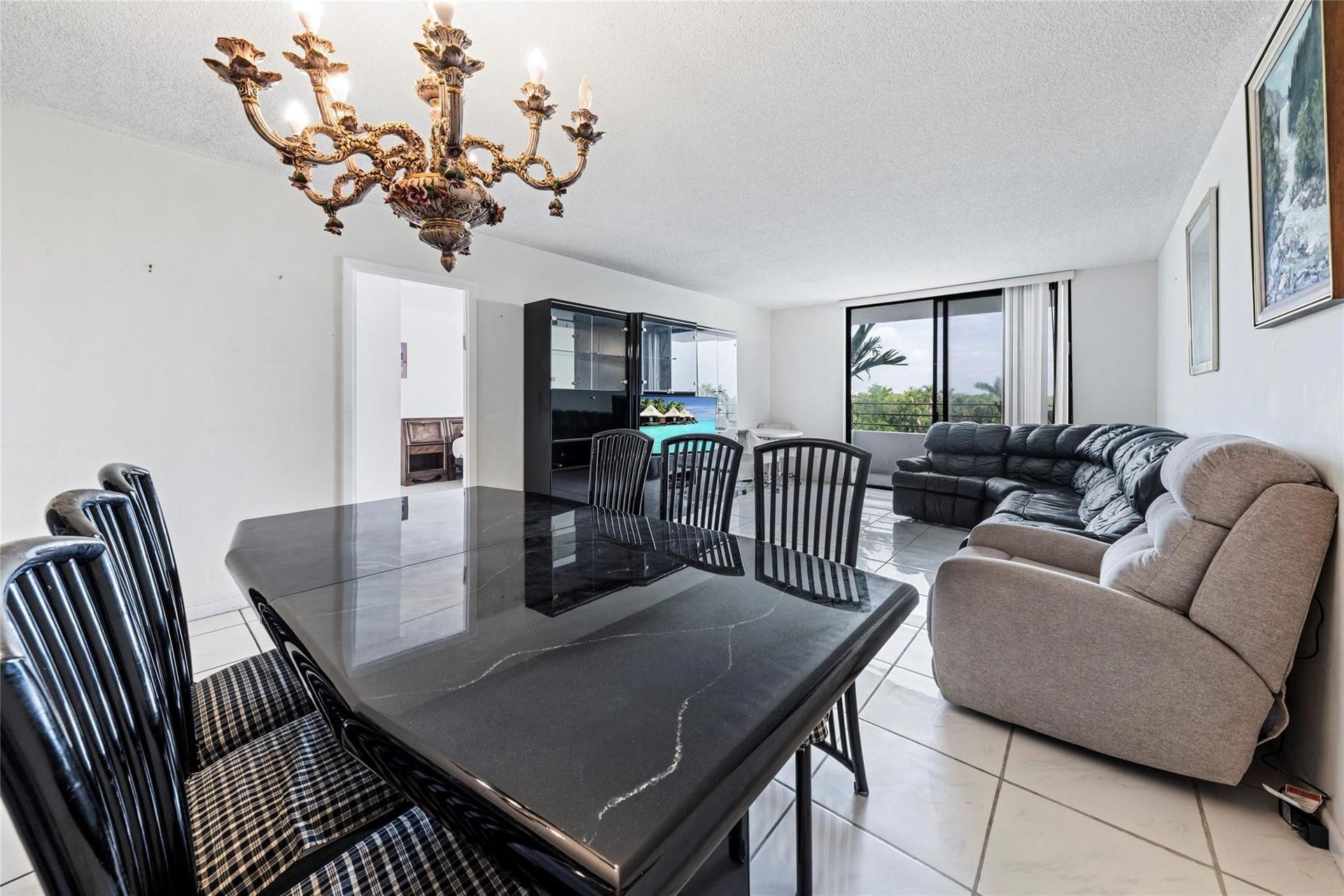 600 THREE ISLANDS Boulevard, #301, Hallandale Beach, FL 33009 Photo 2