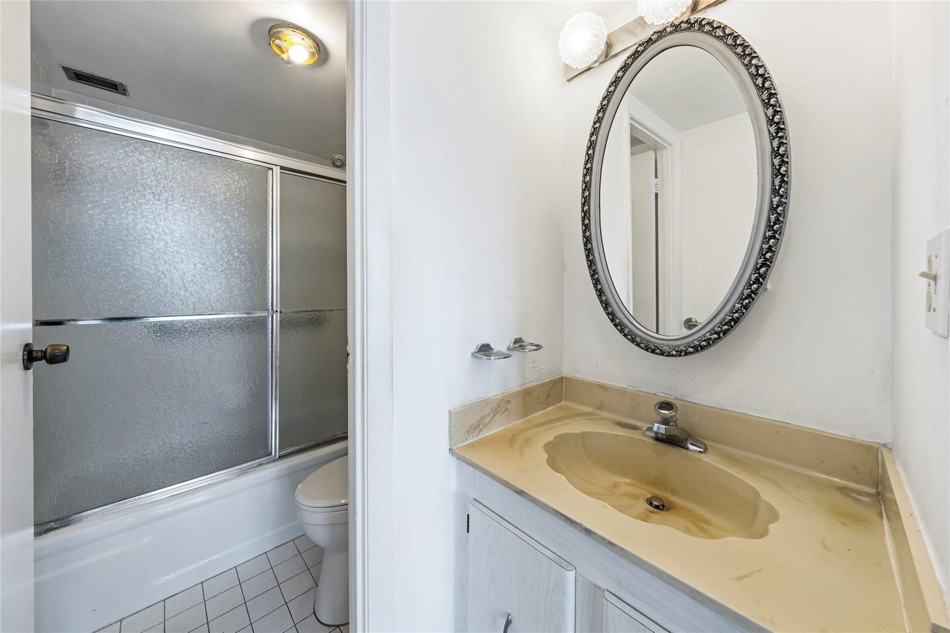 600 THREE ISLANDS Boulevard, #301, Hallandale Beach, FL 33009 Photo 11