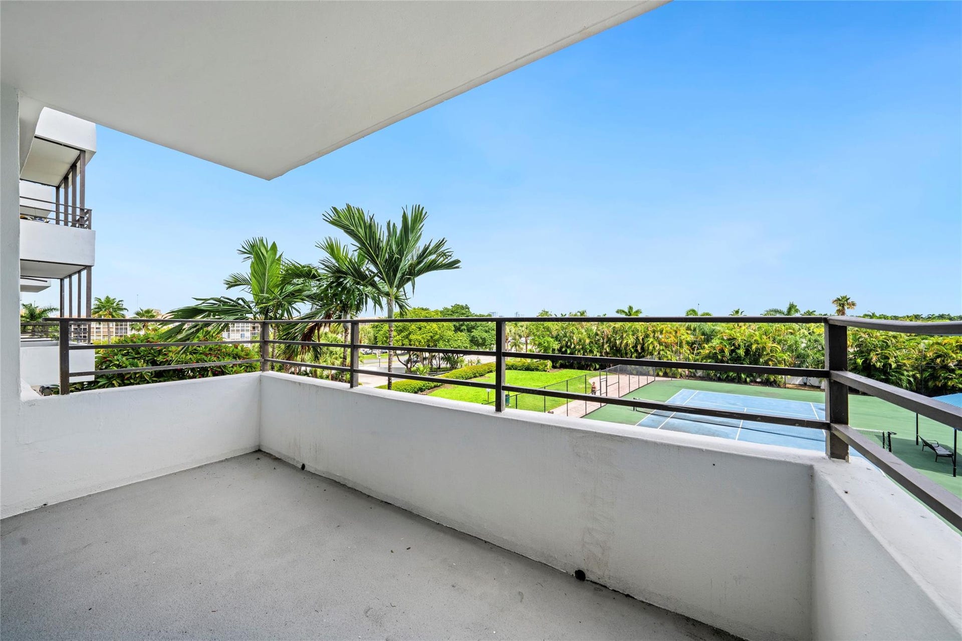 600 THREE ISLANDS Boulevard, #301, Hallandale Beach, FL 33009 Photo 18
