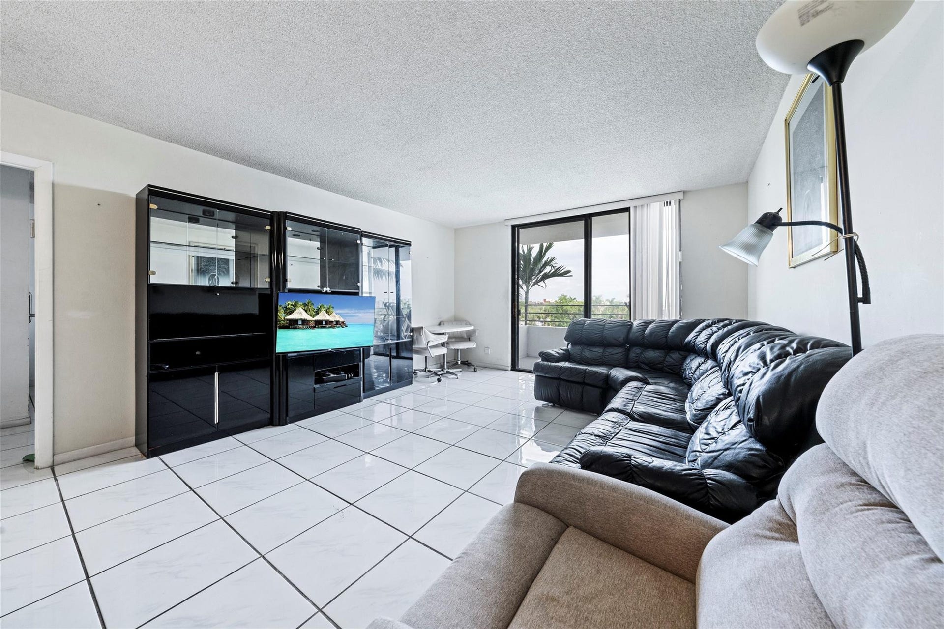 600 THREE ISLANDS Boulevard, #301, Hallandale Beach, FL 33009 Photo 5