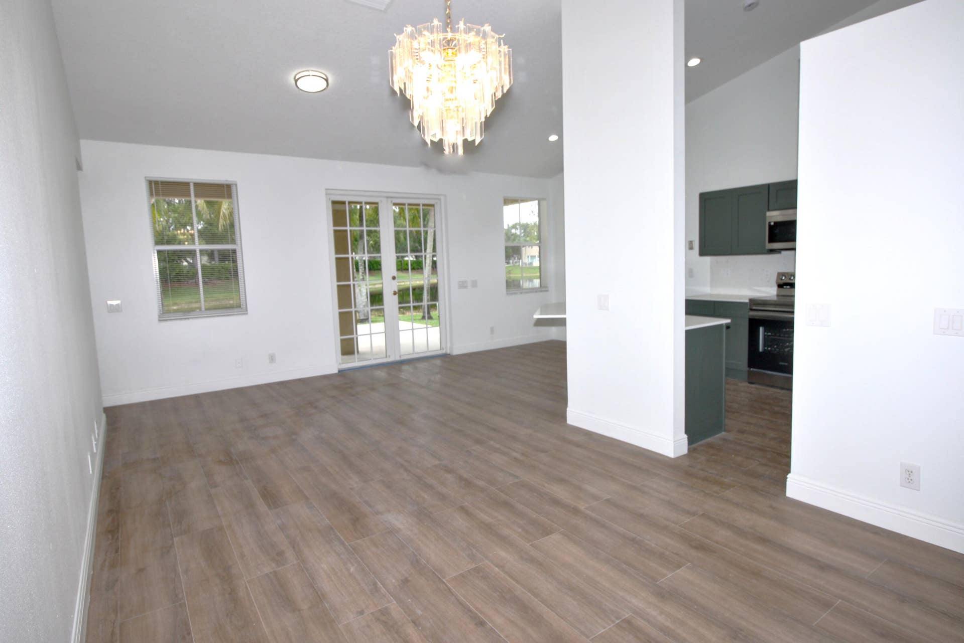853 SAND CREEK Circle, Weston, FL 33327 Living_patio